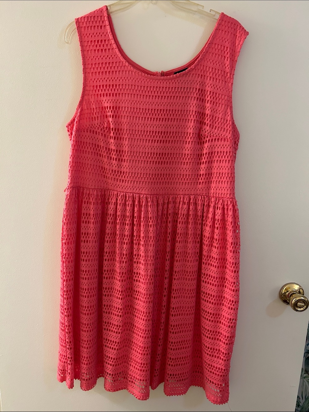 Coral sleeveless dress. Back zipper. 16/18